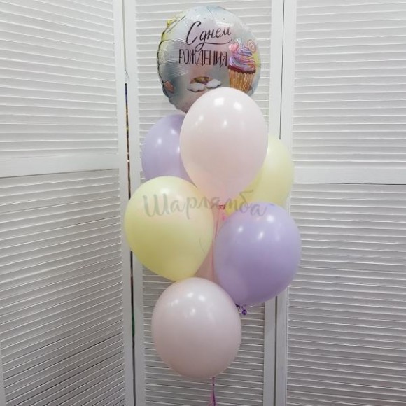 Фонтан из воздушных шаров "Кексик", наполнены гелием
